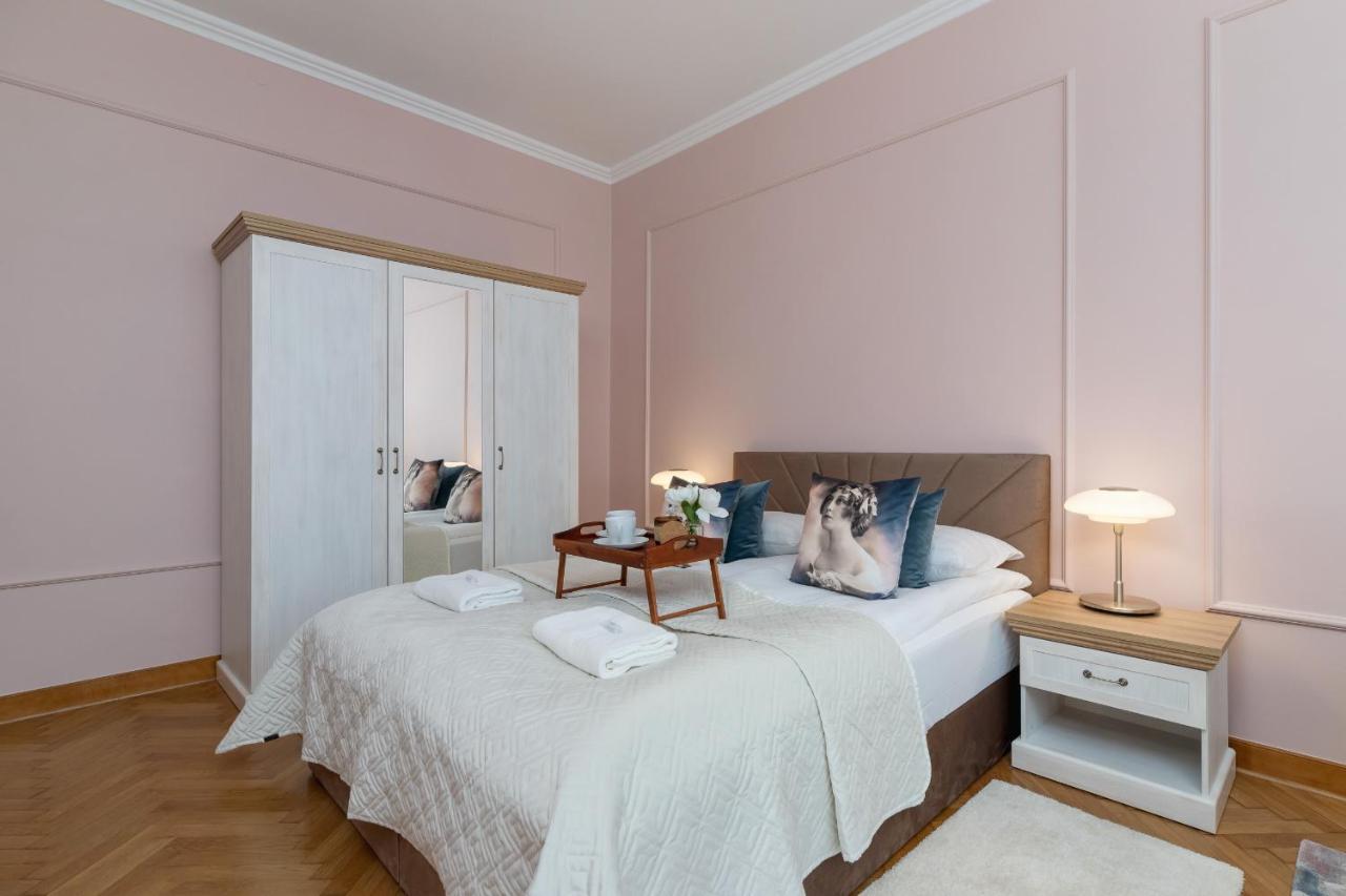 Luxurious & Unique Apartment Mickiewicza Cracow By Renters Prestige คราคูฟ ภายนอก รูปภาพ