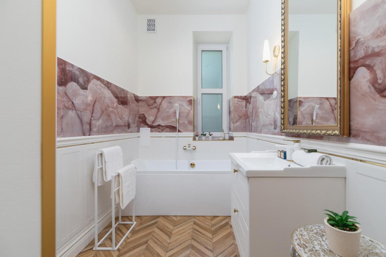 Luxurious & Unique Apartment Mickiewicza Cracow By Renters Prestige คราคูฟ ภายนอก รูปภาพ